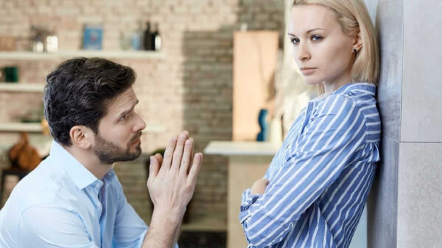 بیوی کی ناراضگی دور کر کے منانے کے 12 آسان طریقے