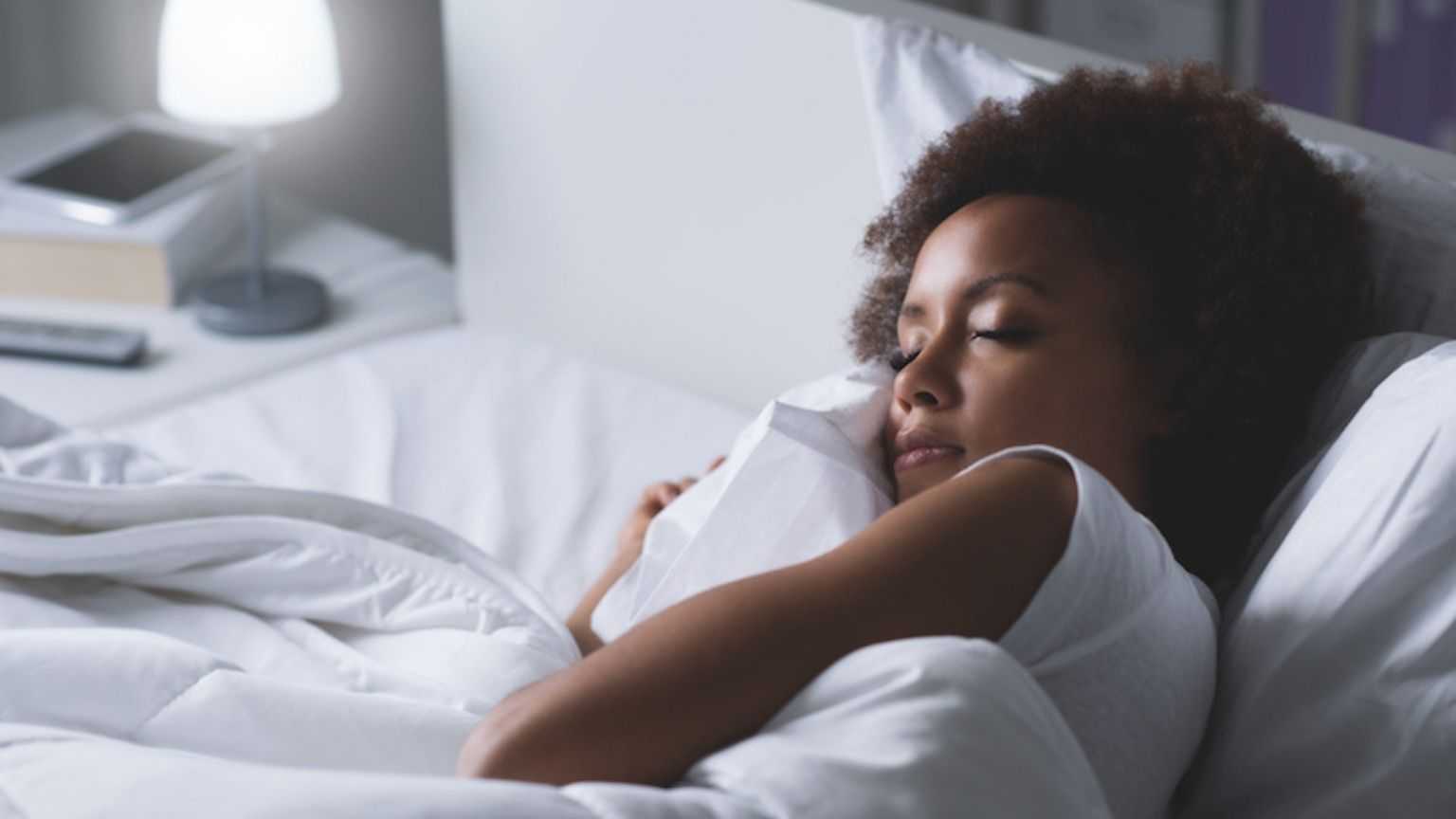 حمل کے دوران رات کو سونے میں دشواری ہو تو یہ اقدامات کریں اور مزے سے سوئيں 